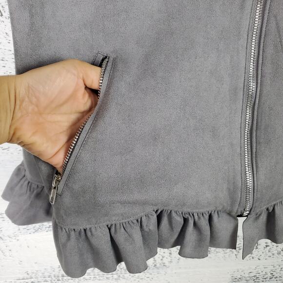 BLVD Gray Suede Ruffled Hem Moto Jacket Size Large Feminine Edgy Chic Outerwear - Picture 4 of 10